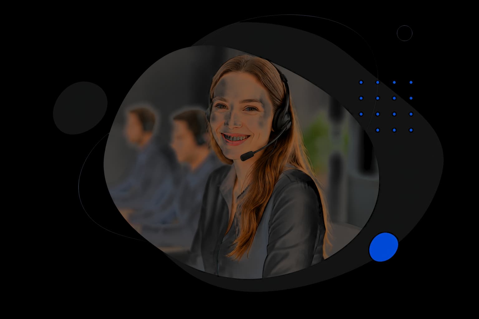 Freundliche LOCALWORK Ansprechpartnerin mit Headset